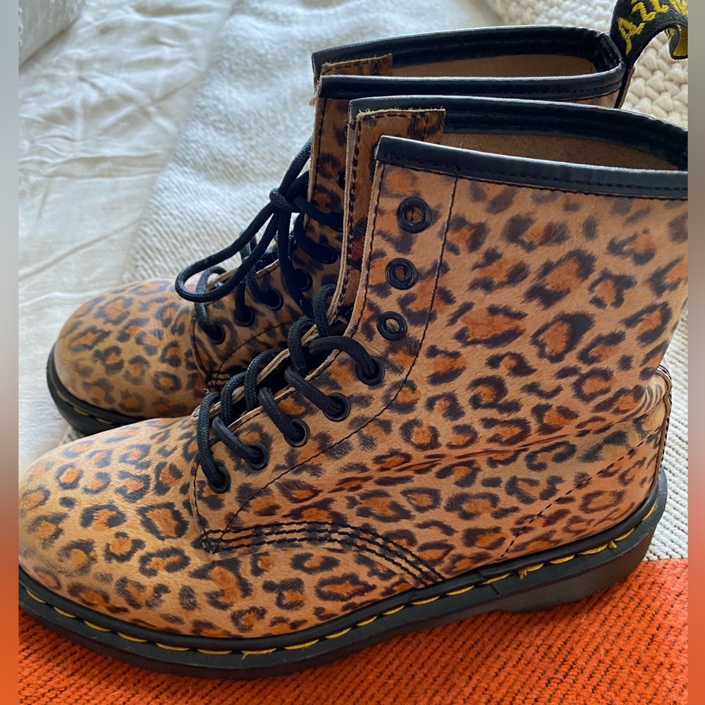 RARE DR. MARTENS LEOPARD PRINT LEATHER BOOTS 7UK MENS RARE VINTAGE